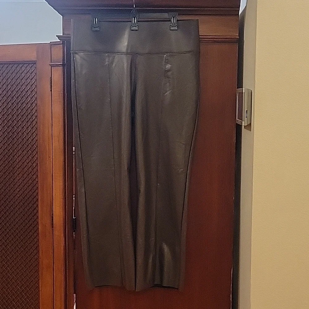 HUE | Chocolate Brown Cropped Flare Pull On Faux Leather Leggings - Size XL - Picture 2 of 6